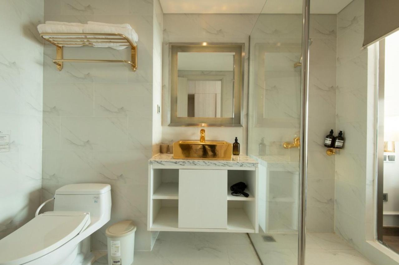 Golden Apartment With Sea View Da Nang Buitenkant foto