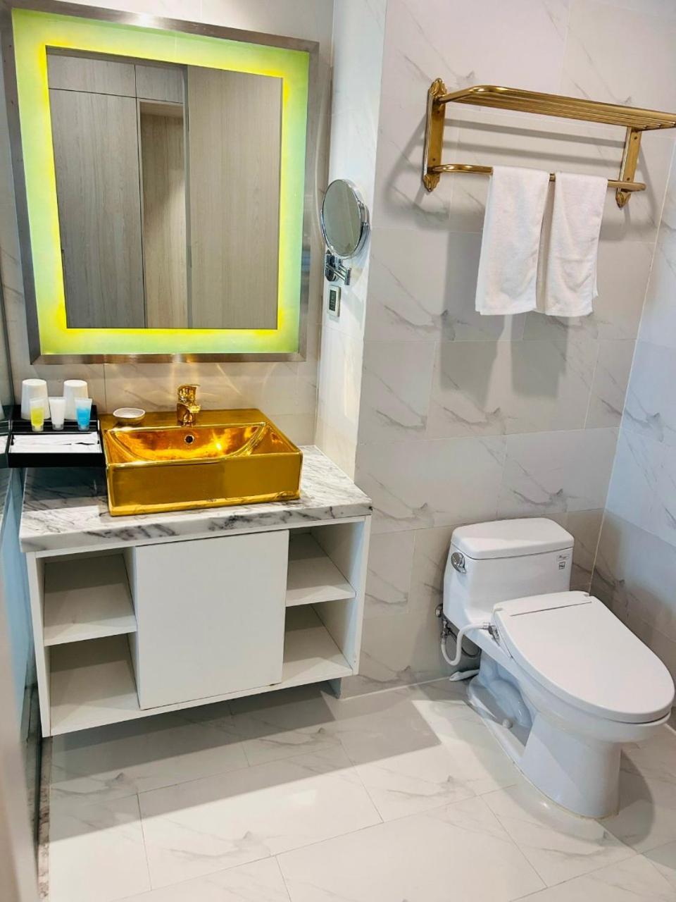 Golden Apartment With Sea View Da Nang Buitenkant foto