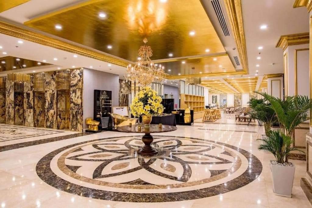 Golden Apartment With Sea View Da Nang Buitenkant foto