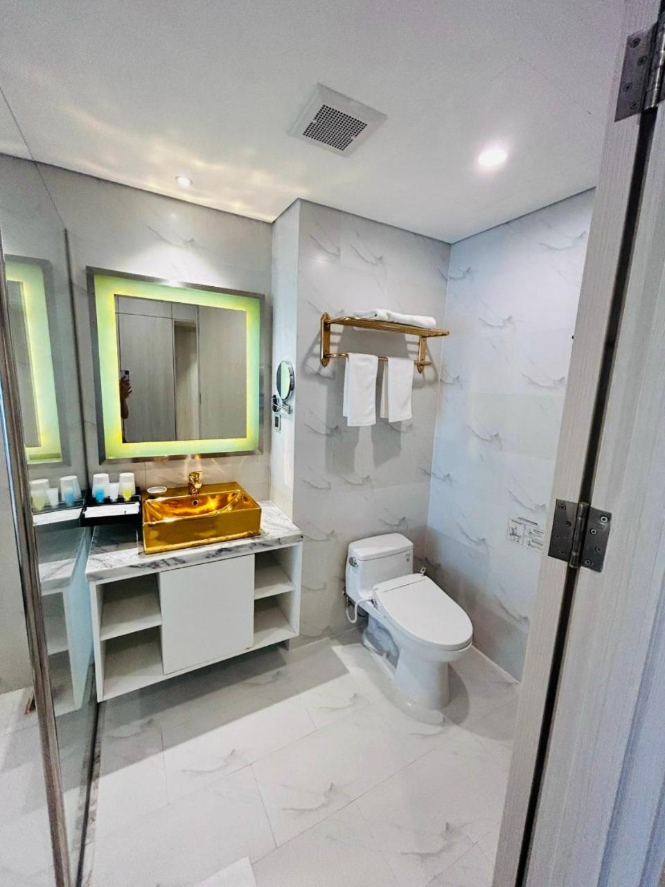 Golden Apartment With Sea View Da Nang Buitenkant foto