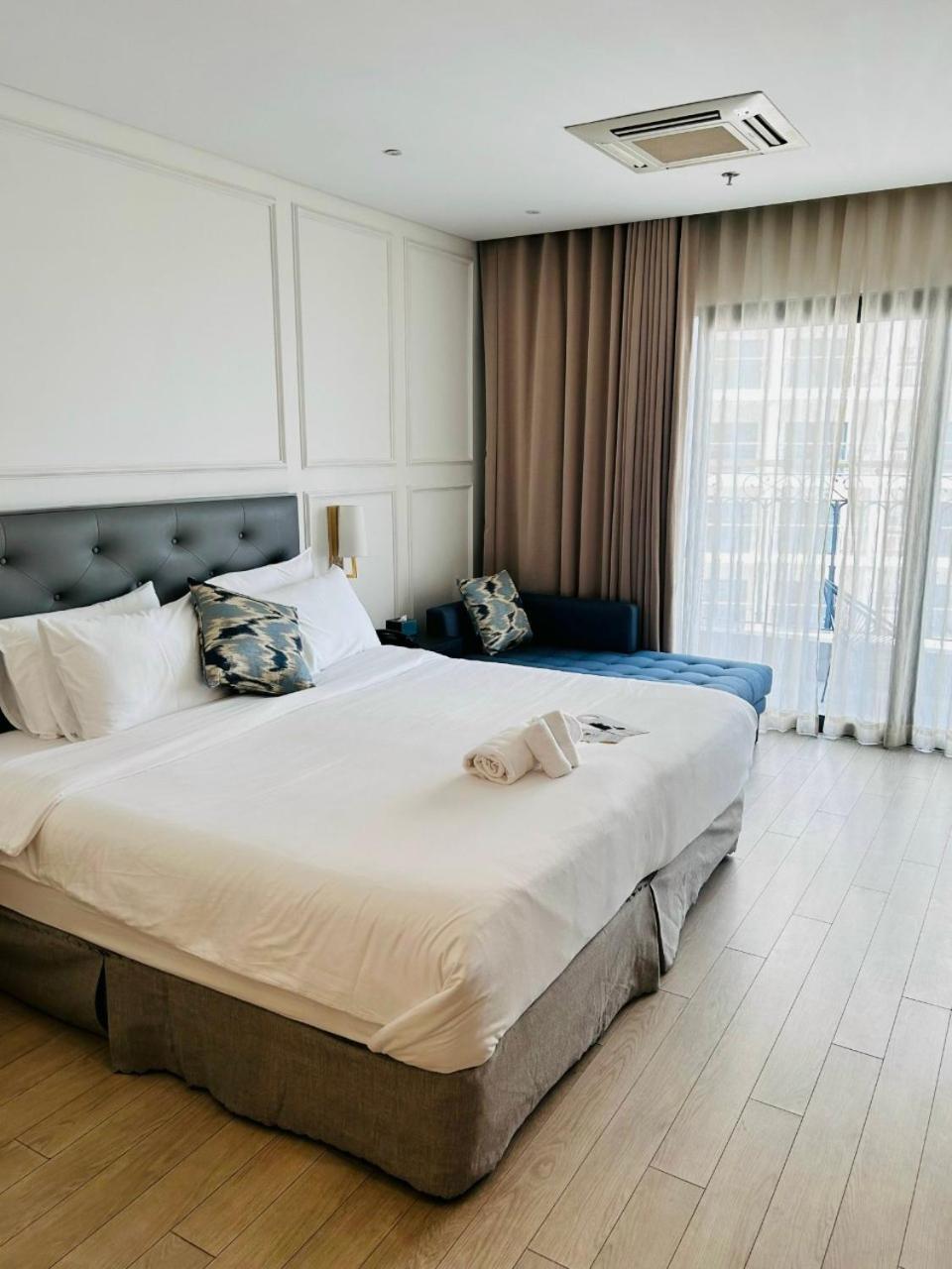 Golden Apartment With Sea View Da Nang Buitenkant foto